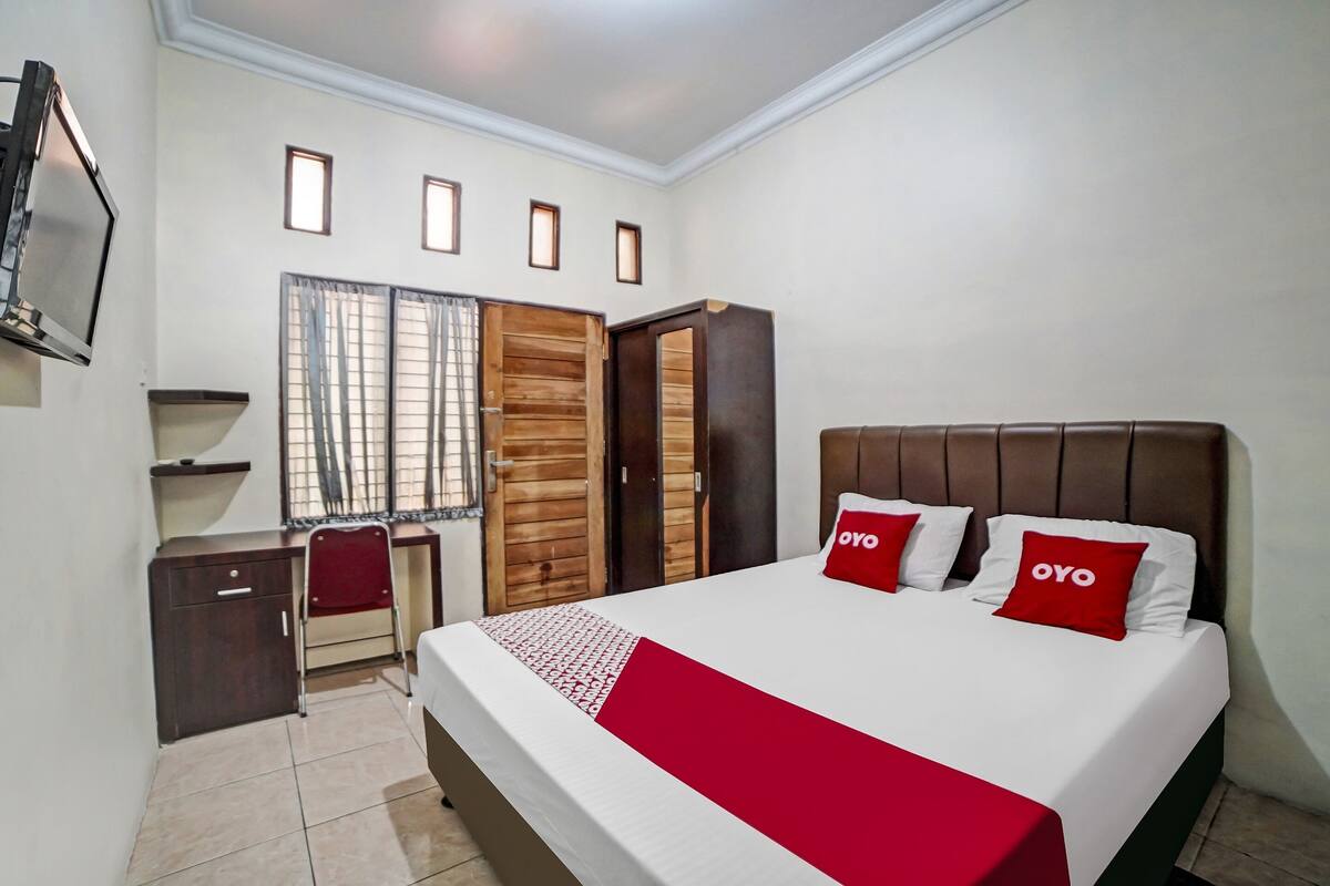 Standard Double Room | Free WiFi, bed sheets