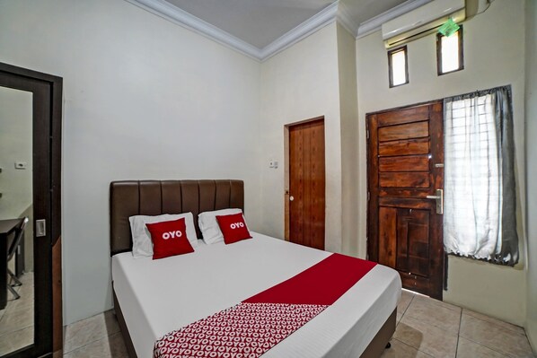 Standard Double Room | Free WiFi, bed sheets