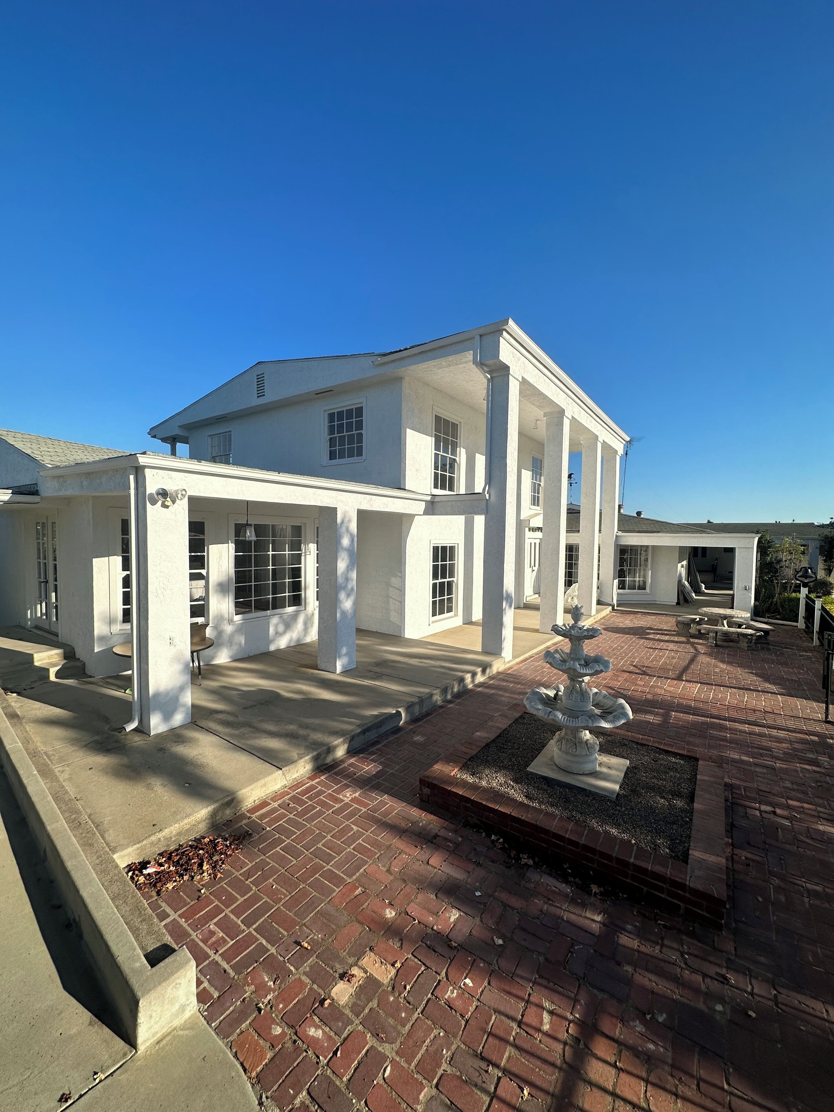 Remodeled Estate w/pool and Serene Mountain Views, Central to city & Event Space