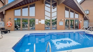 A building with a pool, large windows, and a lifebuoy on the wall. - Josie's On The Bay - Waterfront, Fireplace, Roku (Wisconsin Dells)