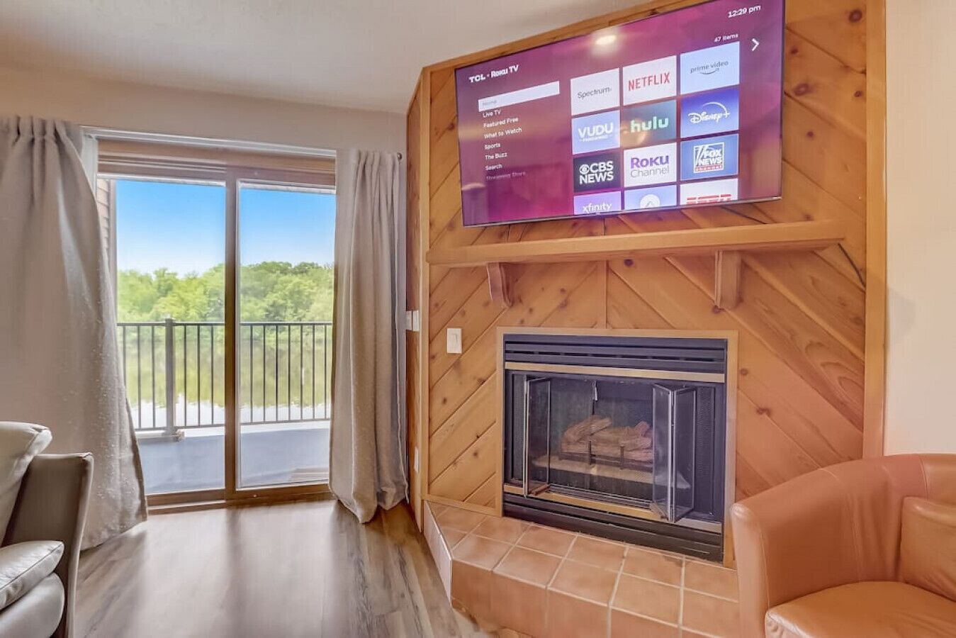 Smart TV, fireplace