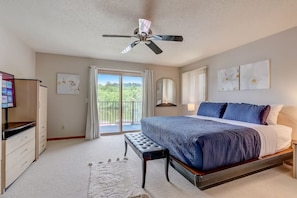 2 bedrooms, iron/ironing board, free WiFi, bed sheets - Josie's On The Bay - Waterfront, Fireplace, Roku (Wisconsin Dells)