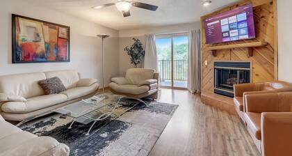 Josie's On The Bay - Waterfront, Fireplace, Roku