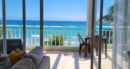 Refurbished BeachFront Penthouse - Music themed!