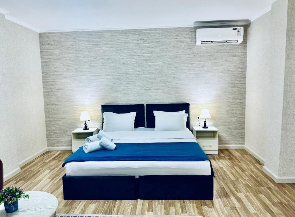 Quarto casal luxo | Cofres nos quartos, escrivaninha, espaço de trabalho para notebook