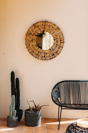 Property grounds - Villa des Baumes, 8 hectares of private estate, with swimming pool, in the heart of Provence (Cornillon-Confoux)