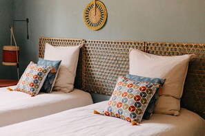 Room - Villa des Baumes, 8 hectares of private estate, with swimming pool, in the heart of Provence (Cornillon-Confoux)