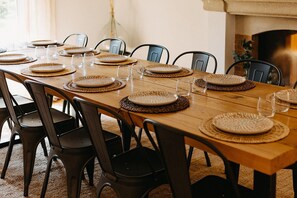 Dining - Villa des Baumes, 8 hectares of private estate, with swimming pool, in the heart of Provence (Cornillon-Confoux)