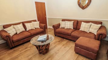 Cottage | Living area