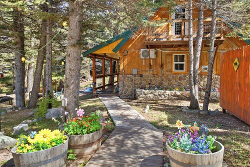 "Moe's Riverside Cottage", Riverfront, Pet friendly, WIFI, sleeps 6
