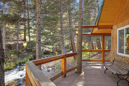 "Moe's Riverside Cottage", Riverfront, Pet friendly, WIFI, sleeps 6