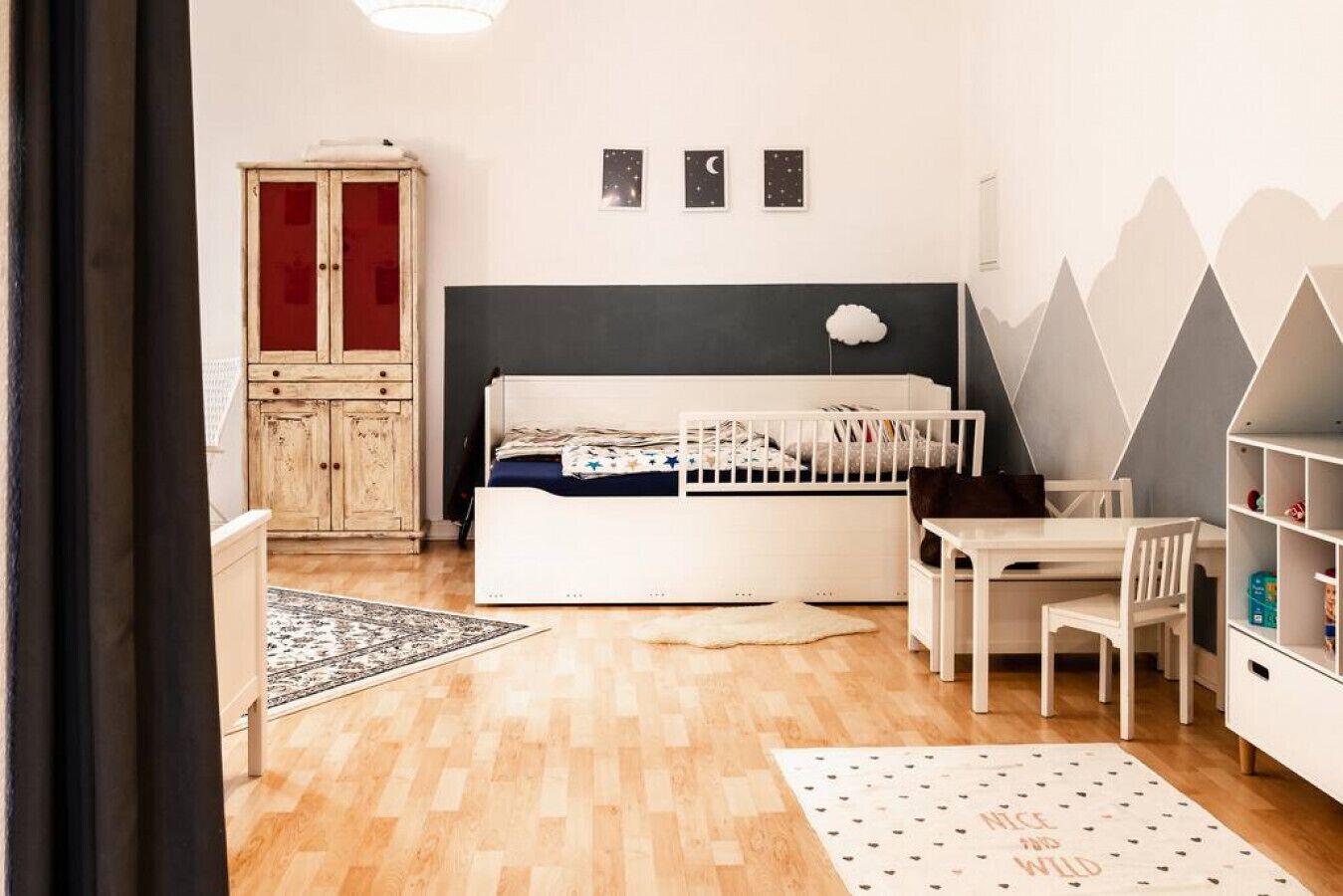 1 Schlafzimmer, Schreibtisch, Bügeleisen/Bügelbrett, Reisekinderbett