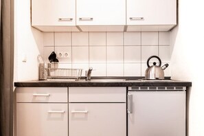 Fridge, stovetop, coffee/tea maker, toaster - Family-friendly apartment in the center of Berlin (Berlin)