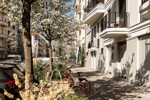 Property grounds - Family-friendly apartment in the center of Berlin (Berlin)