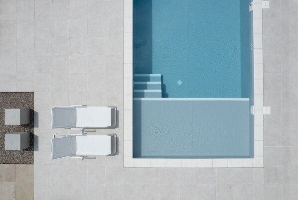 Piscine extérieure (ouverte en saison), cabanons gratuits
