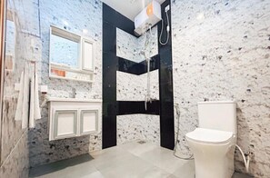 Hair dryer, towels, soap, shampoo - Top Rich Hotel - Deluxe Double Room #1 (Nuwara Eliya)