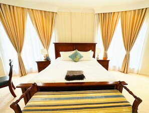 Presidential Suite | Desk, free WiFi, bed sheets - Bayangol Hotel & Resort (Ulaanbaatar)