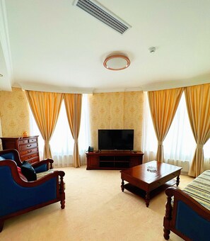 Desk, free WiFi, bed sheets - Bayangol Hotel & Resort (Ulaanbaatar)