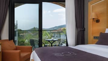 Standard Room | Hypo-allergenic bedding, free minibar items, in-room safe