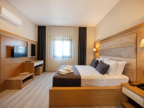Hypo-allergenic bedding, free minibar items, in-room safe - Ma-Si Urla Hotel (Urla)