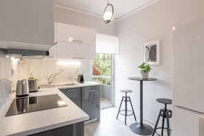 Kühlschrank, Ofen, Herdplatte, Geschirrspüler