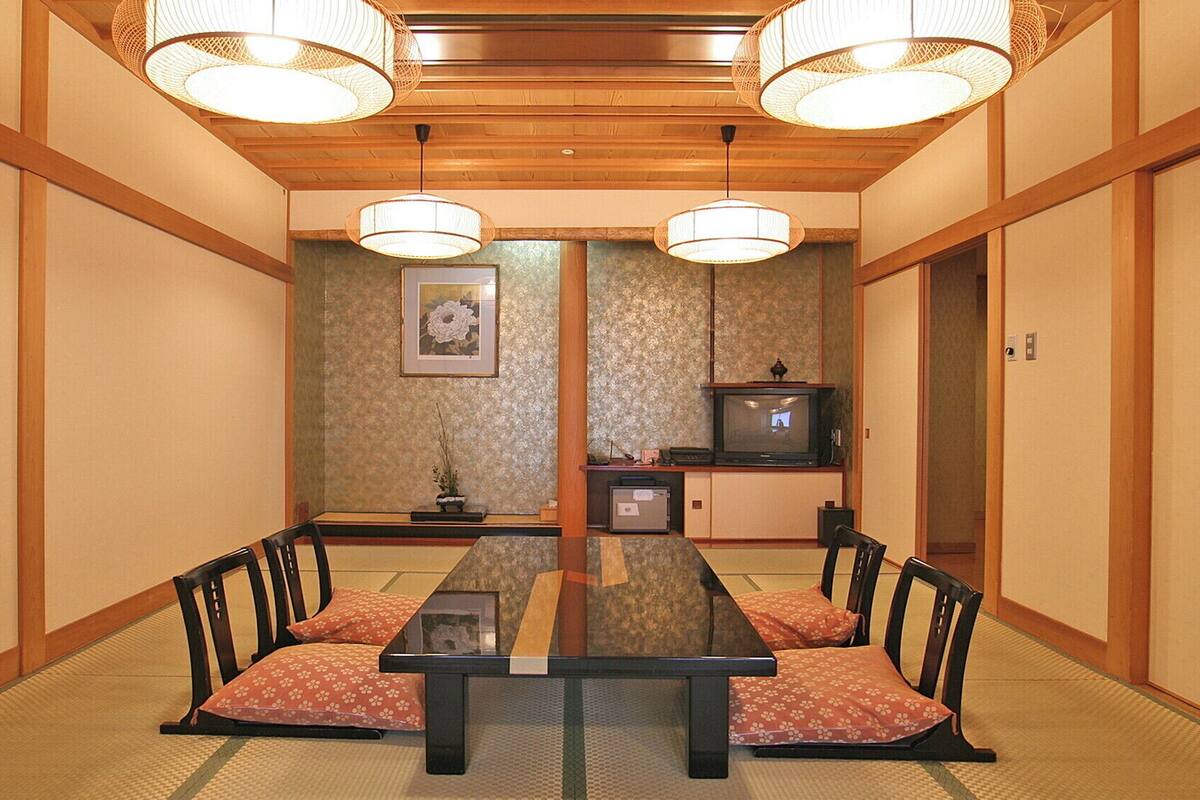 Wabirei Suite, Non Smoking | Desk, WiFi (free), bed sheets