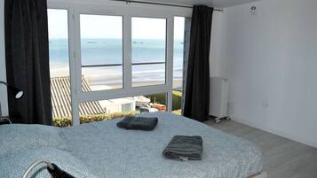 3 bedrooms, bed sheets