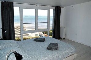 3 bedrooms, bed sheets