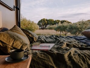 1 bedroom, bed sheets