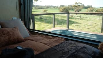 1 bedroom, bed sheets