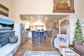 TV, fireplace - Village Point Buffalo Townhome • Private Hot Tub • Near Quick Silver Lift, In Breck (Breckenridge)