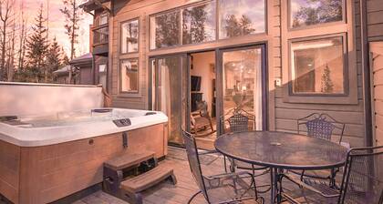 Village Point Buffalo Townhome • Private Hot Tub • Near Quick Silver Lift, In Breck