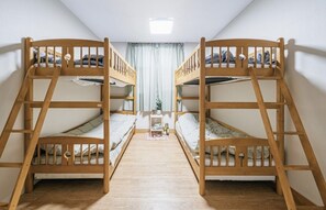 Individually decorated, individually furnished, laptop workspace - Linden Guest House (Jeju City)