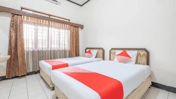 Deluxe Twin Room | Desk, laptop workspace, free WiFi, bed sheets