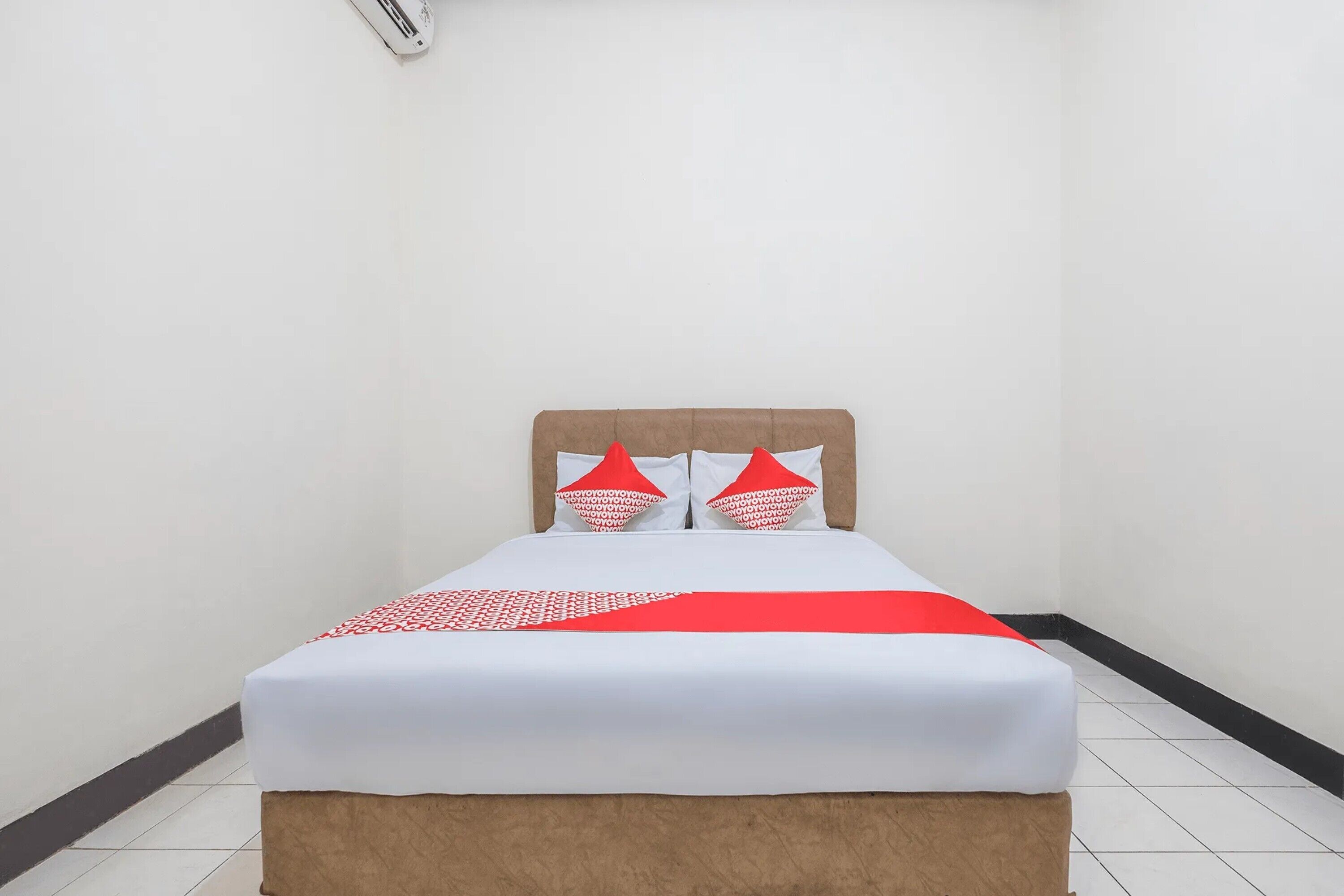 deluxe double room | desk, laptop workspace, free wifi, bed sheets