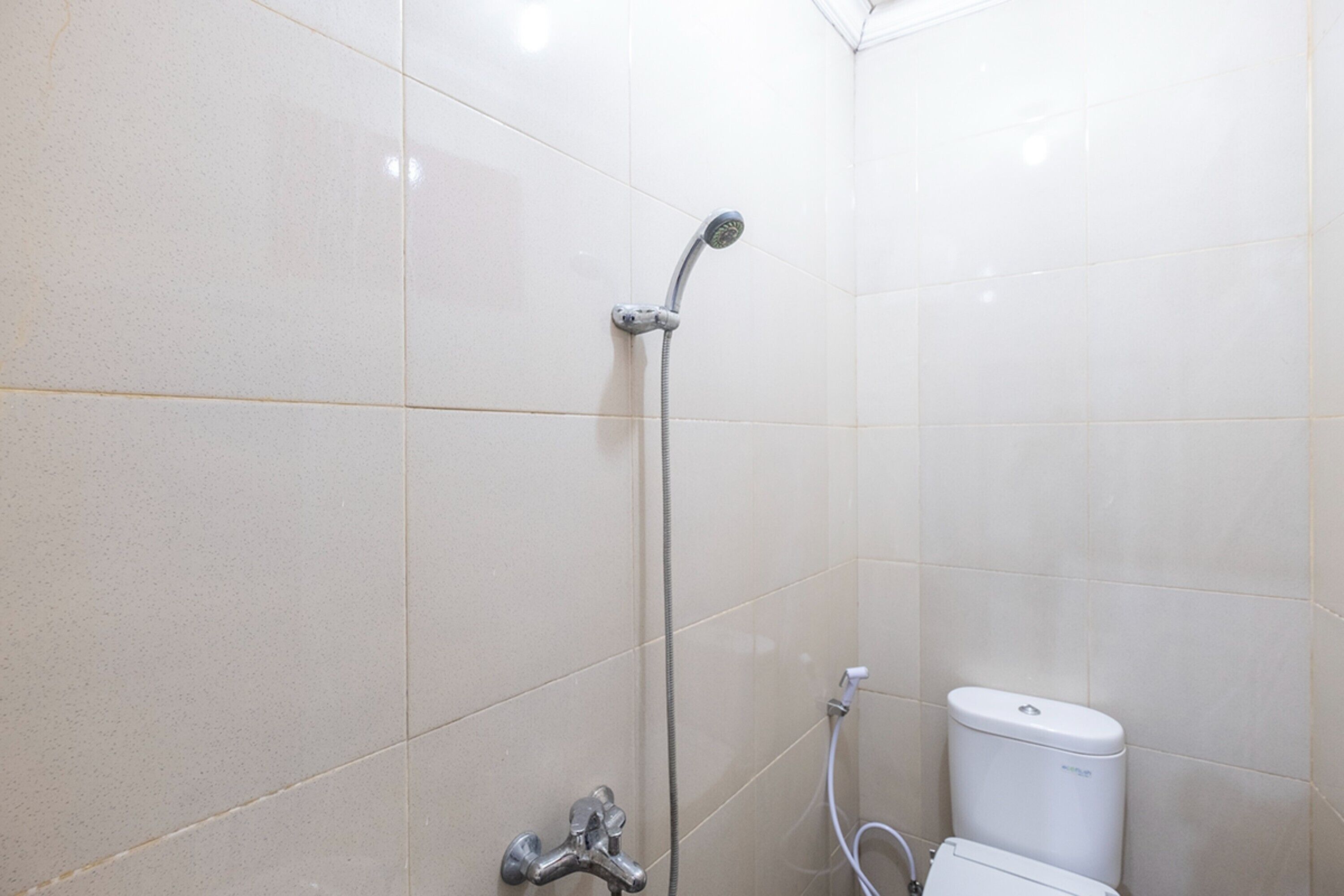 superior suite | bathroom | shower, towels, shampoo