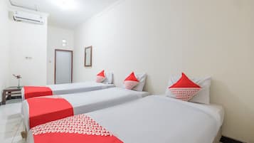 Superior Suite | Desk, laptop workspace, free WiFi, bed sheets