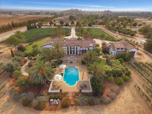 Spacious studio in Hollister