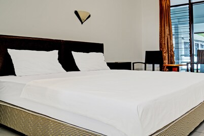 OYO 92324 Hotel Sinar Rejeki