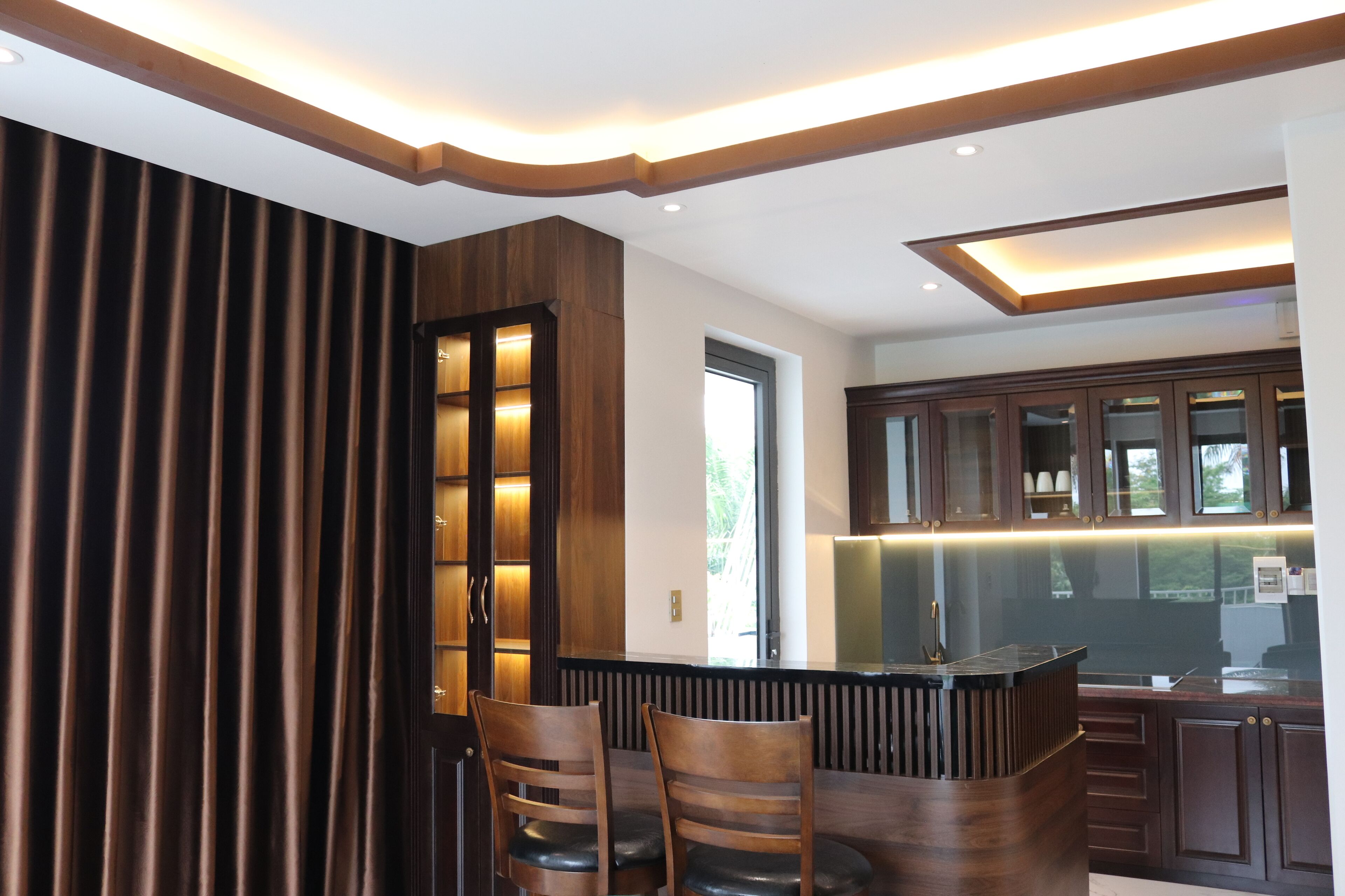 Luxury Studio Suite, 1 Bedroom | Private kitchen | Mini-fridge, cookware/dishes/utensils