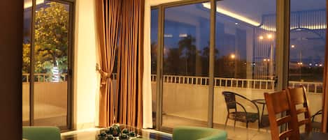 Luxury Studio Suite, 1 Bedroom | Living area | Flat-screen TV