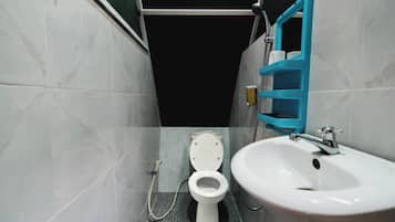 Superior Room | Bathroom | Shower, hydromassage showerhead, bathrobes, towels