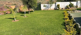 Shakwaneng Lodge