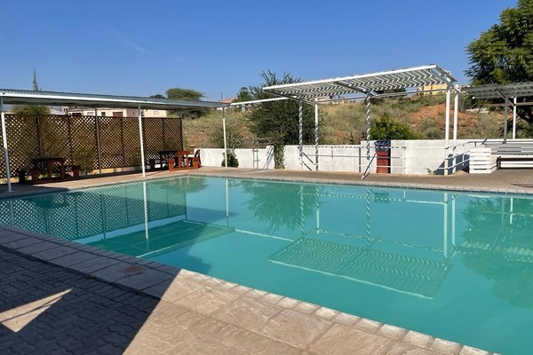 Kolam renang terbuka