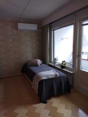 2 camere, una scrivania, ferro/asse da stiro, culla da viaggio