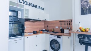 Kaffetrakter/tekoker, kjøleskap, mikrobølgeovn og ovn