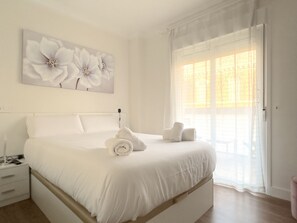 3 bedrooms, iron/ironing board, free WiFi, bed sheets - Ayala Málaga City Center 6pax (Málaga)