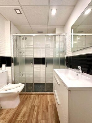 Shower, towels