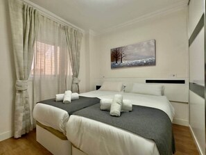 3 bedrooms, iron/ironing board, free WiFi, bed sheets