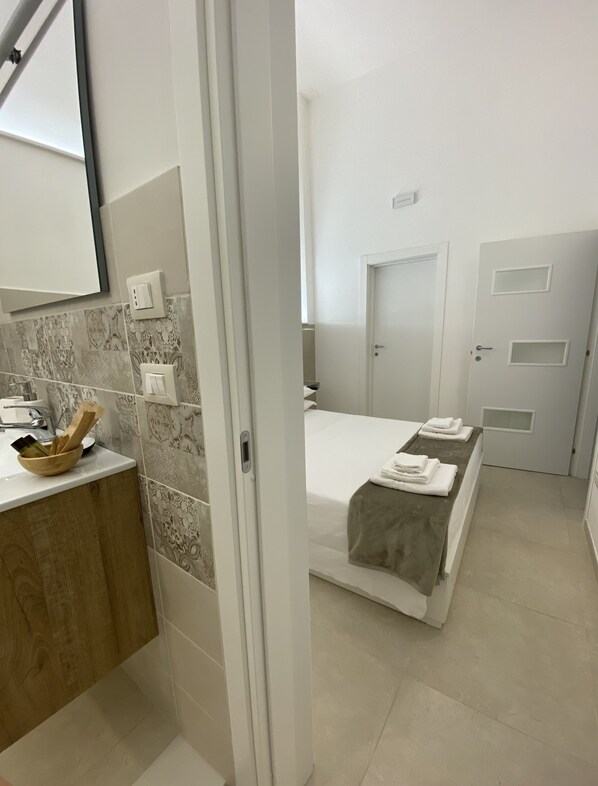 3 chambres, fer et planche à repasser, Wi-Fi, draps fournis